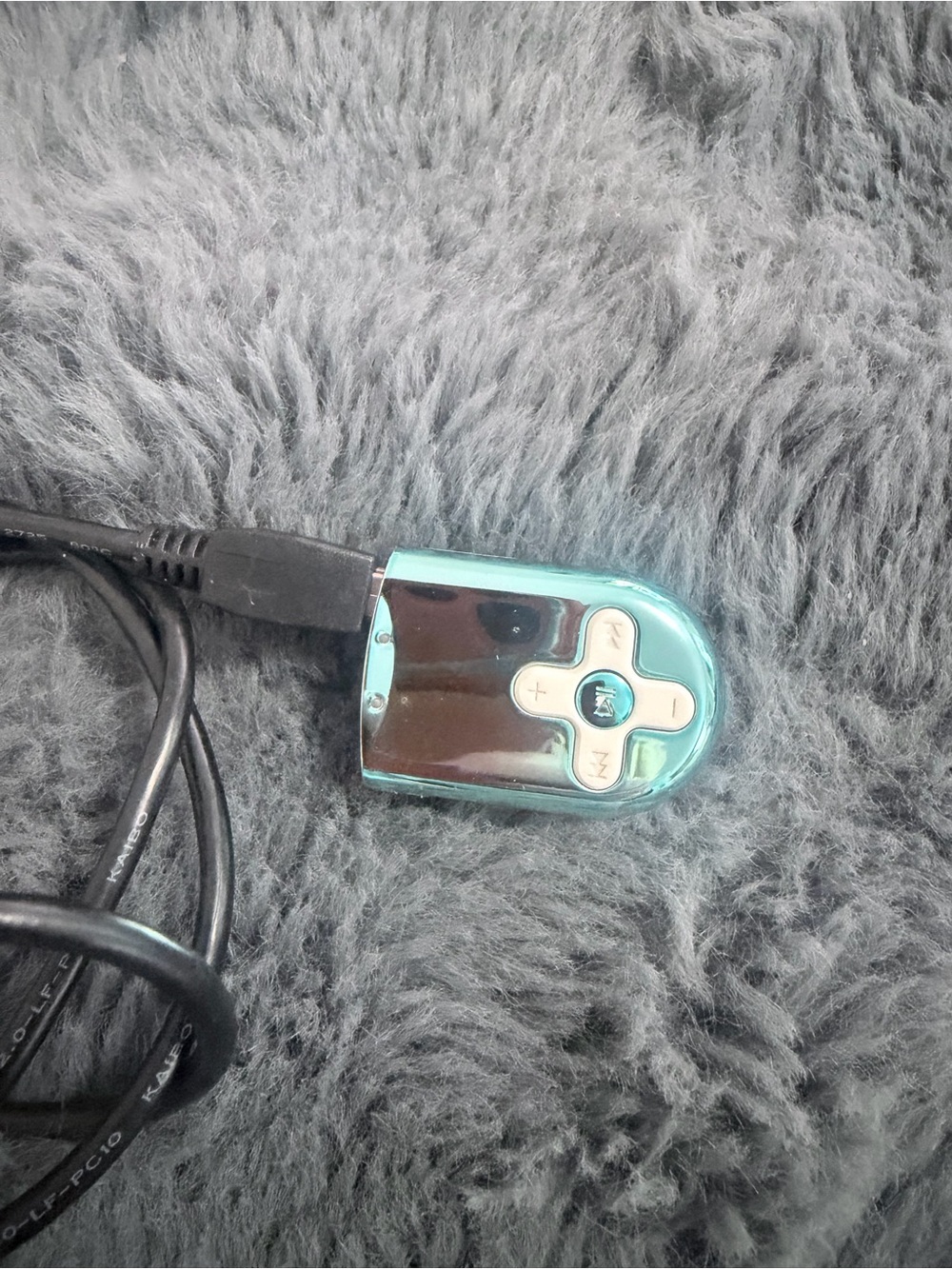 Bundle of Portable MP3 Players w/ Clip Controls - Picture 5 of 8
